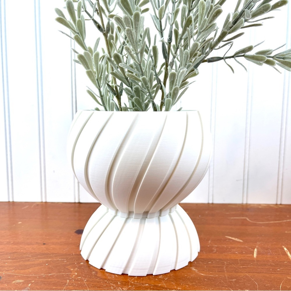 Maki Planter Pot , Indoor Flower Pot w/ Drainage Hole and Drip Tray